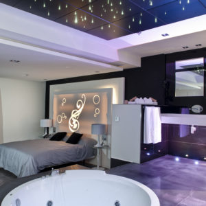 Cupón - Suite Deluxe - con cena, desayuno y caja erótica