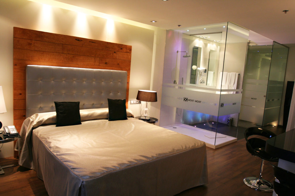 img-kadrit-hotel-suite-ducha-02