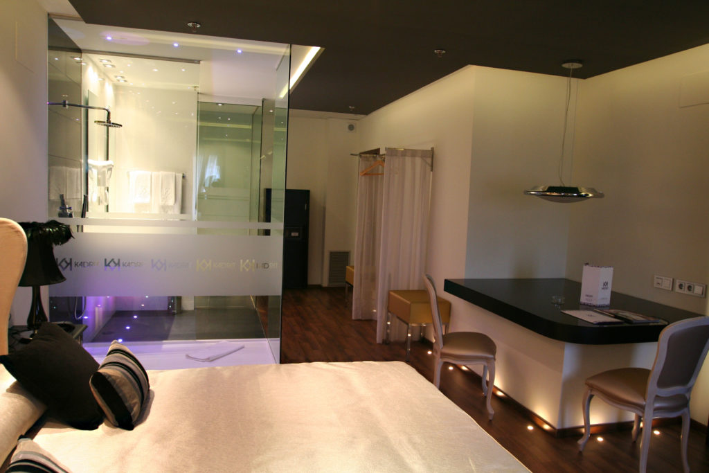 img-kadrit-hotel-suite-ducha-16