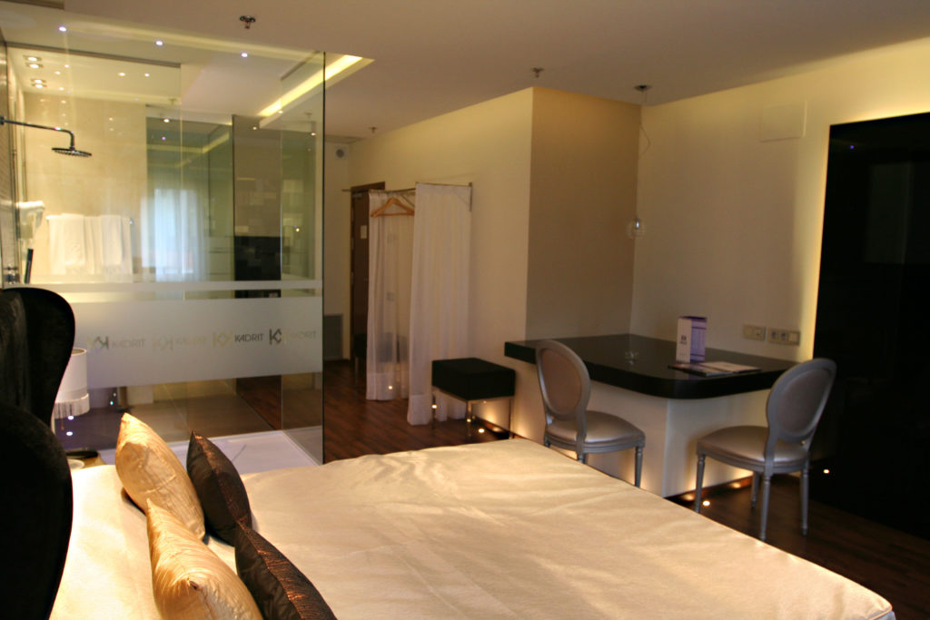 img-kadrit-hotel-suite-ducha-18