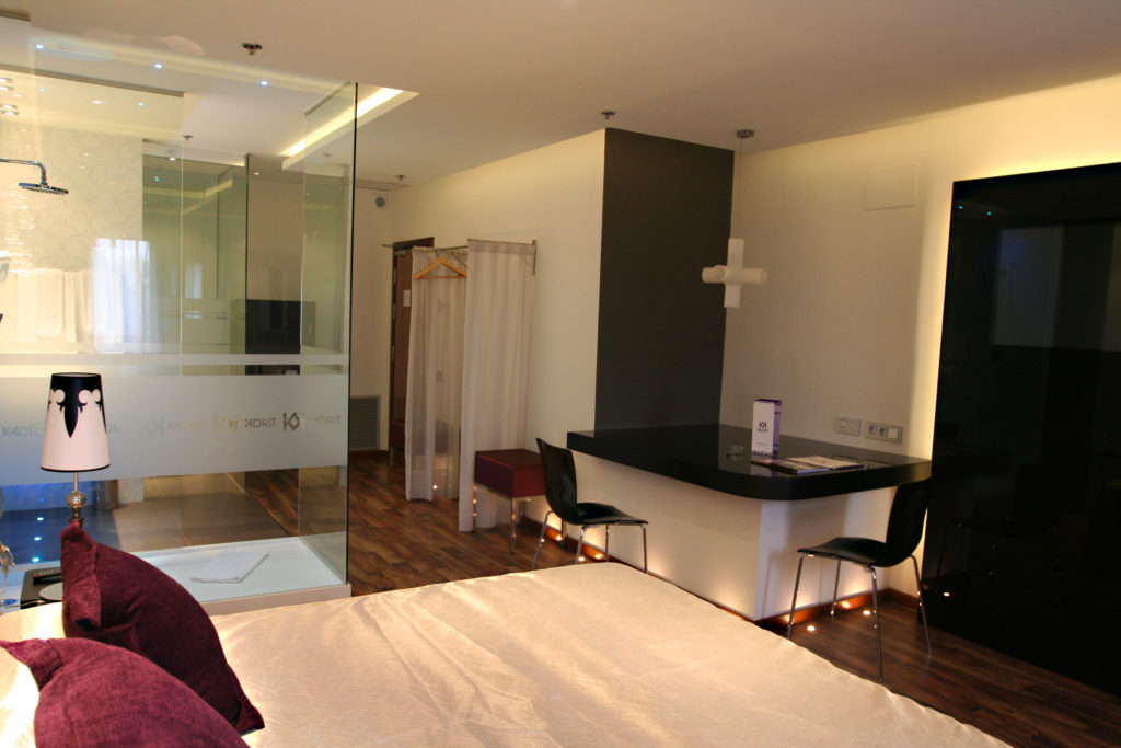 img-kadrit-hotel-suite-ducha-20