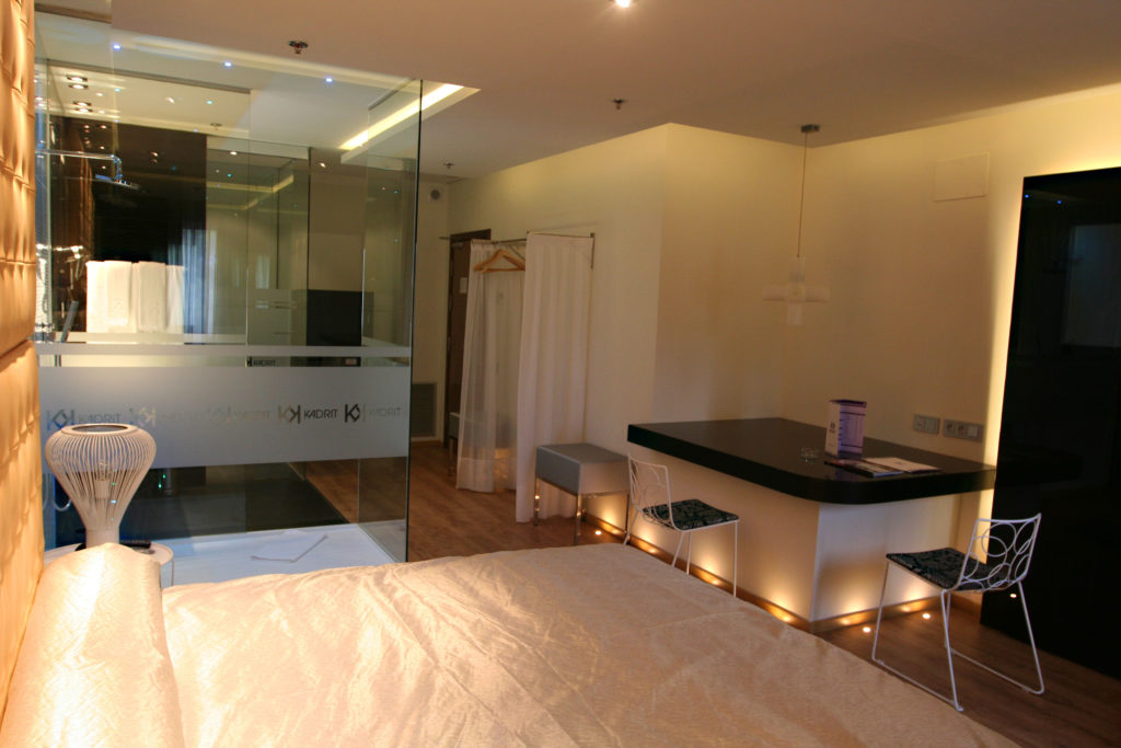 img-kadrit-hotel-suite-ducha-29